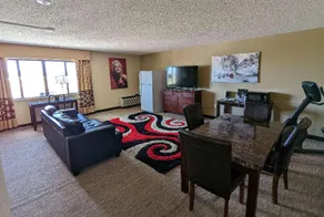 Super 8 by Wyndham Wichita North - Image 5