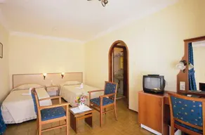 Dogan Paradise Beach Hotel - Image 4