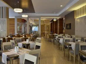 Port Side Resort Hotel - Image 5