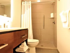 DoubleTree By Hilton Omaha Southwest - Image 2