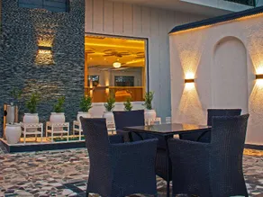Quality Inn by Lawrence Hotels - Image 4