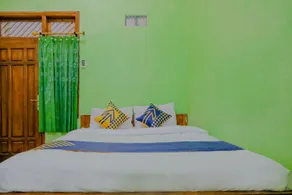 SPOT ON 1759 Family Residence - Image 3