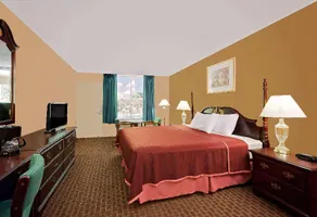 Howard Johnson by Wyndham Cleveland - Image 4