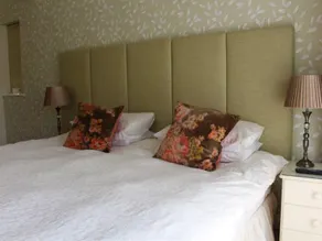 The Laurels Guest House - Image 2
