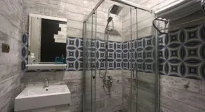Hutsuite Hotel - Image 2