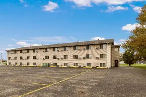 Howard Johnson by Wyndham Albert Lea - Image 2