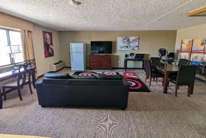Super 8 by Wyndham Wichita North - Image 2