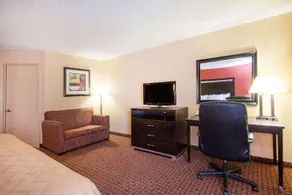 Ex Baymont by Wyndham Beckley - Image 4