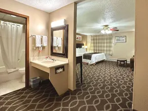 Travelodge by Wyndham Denison - Image 5