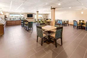 Comfort Inn - Image 5