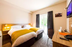 The Lodge At Perth Racecourse - Image 4