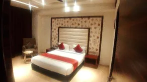 OYO 12464 Hotel C Pearls - Image 4