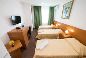 London Hotel - Image 2