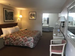 The Hometown Inn - Image 4