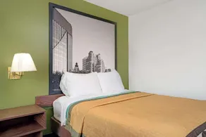 Super 8 by Wyndham Buffalo - Image 3