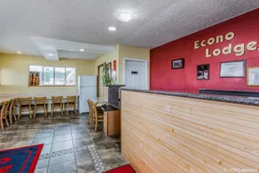Econo Lodge - Image 4