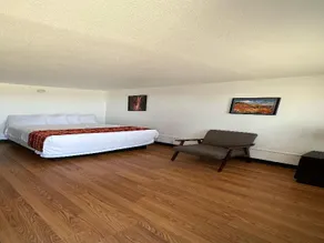 Circle D Motel - Image 5