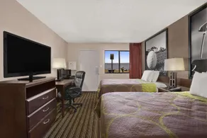 Super 8 by Wyndham Fort Myers - Image 2