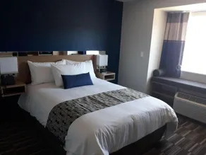 Microtel Inn & Suites by Wyndham Woodland Park - Image 2