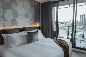 SKYE Suites Green Square - Image 3