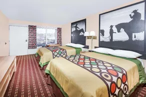 Super 8 by Wyndham Longview/I-20 - Image 3