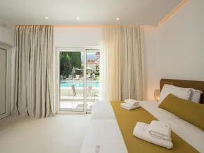 Tarra Seaside Hotel - Image 2