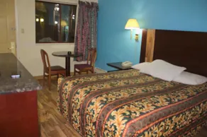 American Inn & Suites - Image 2