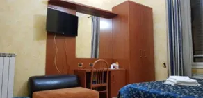 Rainbow Guest House - Image 5