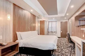 SureStay by Best Western Houston Southeast - Image 4