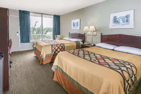 Super 8 by Wyndham Lake Jackson/Clute - Image 3