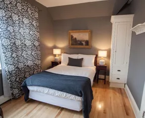 The Hillhurst Inn - Image 4