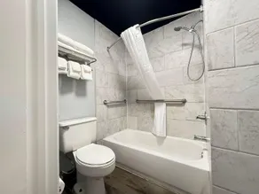 Opulent Oasis Motel Crestview - Image 2