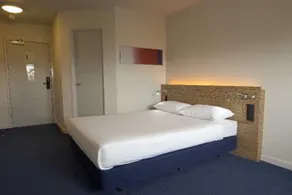 Travelodge Glasgow Braehead - Image 2