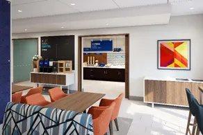Holiday Inn Express Columbus Northeast - Image 2