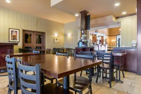 Comfort Inn & Suites Levis - Image 4