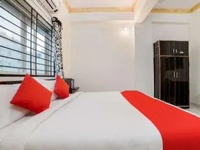 Lucky Hotels by OYO Rooms - Image 5