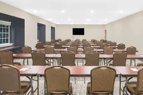 Microtel Inn & Suites by Wyndham Bentonville - Image 2
