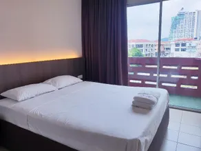 Grand Champagne Hotel - Image 5
