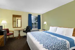Days Inn by Wyndham Newton - Image 5