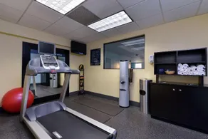 Hampton Inn Columbus East - Image 4