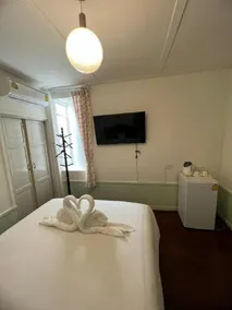 Roomquest Bangkok Rim Praya Dinsor Road - Image 4