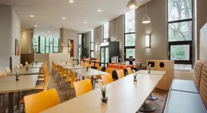 ZUM Hotel - Image 3