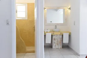 Porto Naoussa Hotel - Image 5