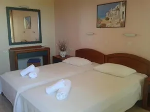 Iris Apartments & Rooms - Image 2
