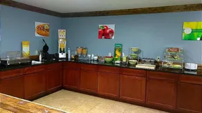 Quality Inn - Image 3