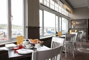 Ship and Castle Hotel - Image 4
