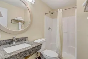 Travelodge by Wyndham Savannah Midtown - Image 2