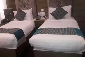 Clarion Inn Amps - Image 3