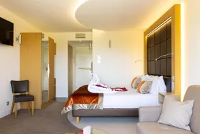 Logis Hotel Le Val Moret - Image 4