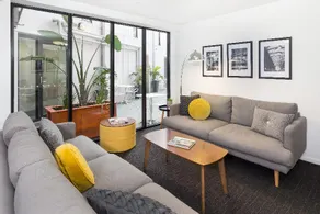 City Edge North Melbourne Apartment Hotel - Image 4